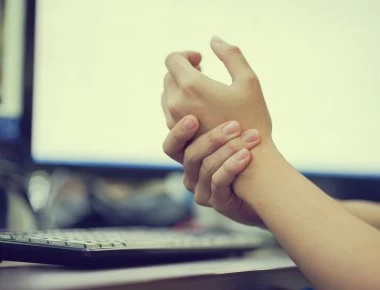 Μουδιάζουν τα χέρια σας;- Αυτές είναι οι πιθανές αιτίες